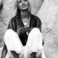 Larisa Stow Mp3